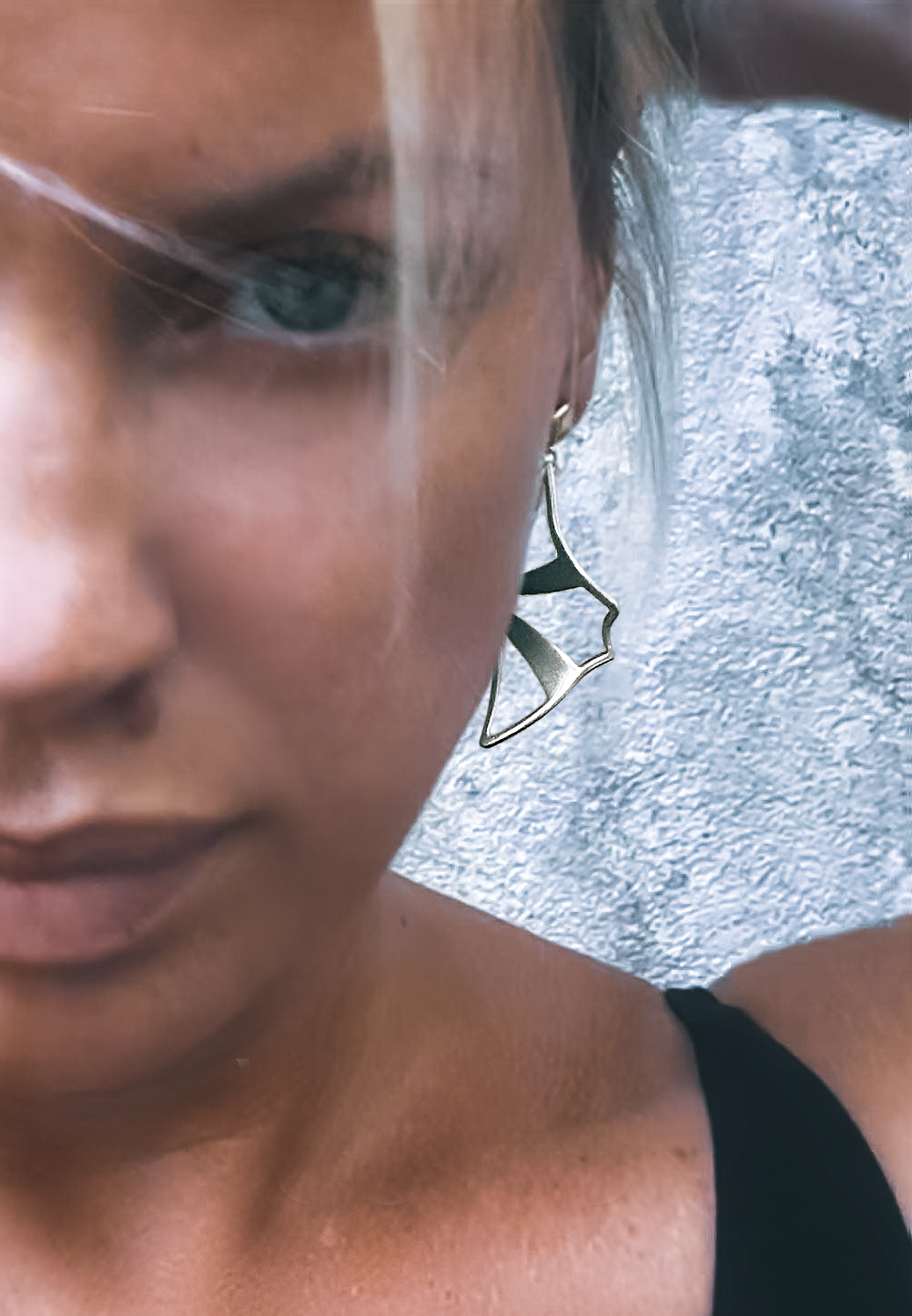 ILLUSION EARRINGS • Manta "Lefty"