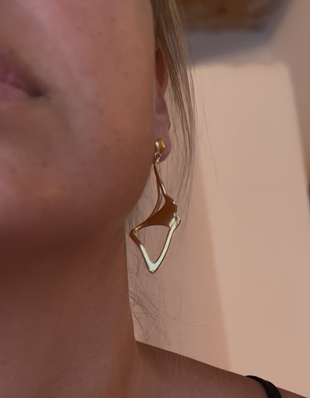 ILLUSION EARRINGS • Manta "Flippy" 14k / 18k Gold