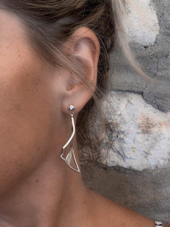 ILLUSION EARRINGS • Manta "Lefty"
