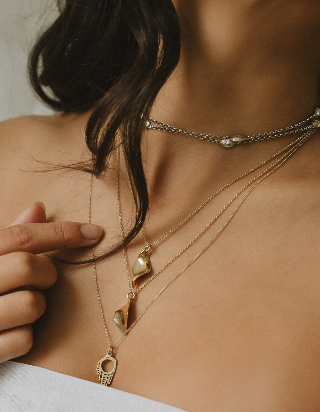 Load image into Gallery viewer, Manta Fever Necklace &amp;quot;Lefty&amp;quot; 14k / 18k Gold